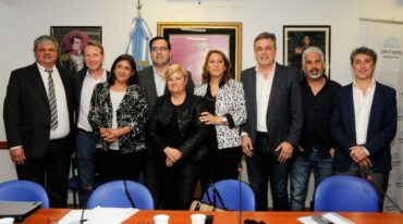 Mandatarios de distintas ciudades de la provincia se presentaron en el Congreso de la Nación. Gentileza: prensa Municipalidad de Rosario.
