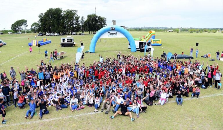 La iniciativa contó con la participación de 20 escuelas de fútbol santafesinas y entrerrianas. Gentileza: prensa Gobierno de Santa Fe.