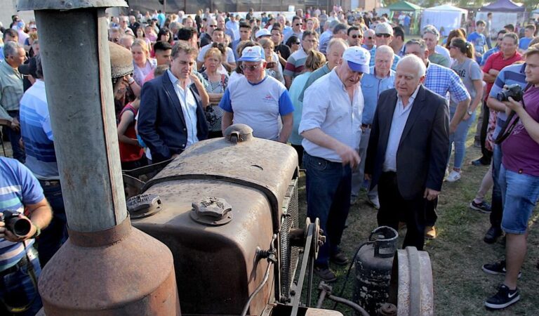 En la localidad de López se encuentra la mayor colección de tractores antiguos en funcionamiento. Gentileza: prensa Gobierno de Santa Fe.