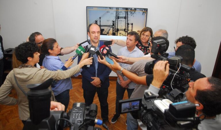 Anuncio. El intendente José Corral y el presidente del Concejo Municipal