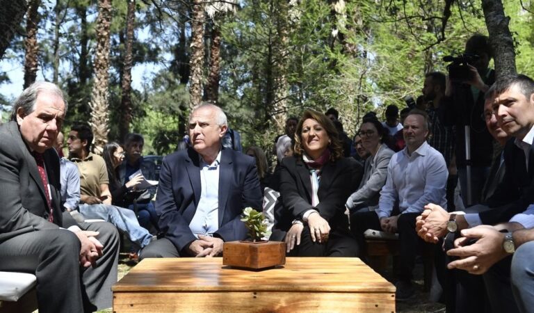 Miguel Lifschitz estuvo con Mónica Fein en el acto de apertura de ofertas. Gentileza: prensa Gobierno de Santa Fe.