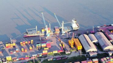 Unas 400.000 toneladas de granos por semana se embarcan en el puerto de la Cuna de la Bandera. Archivo.