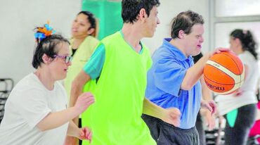 Jóvenes y adultos con discapacidad intelectual practicaron seis disciplinas deportivas en las cuidadas instalaciones del Centro de Día Don Uva de Paraná. gentileza Fabián Haiek