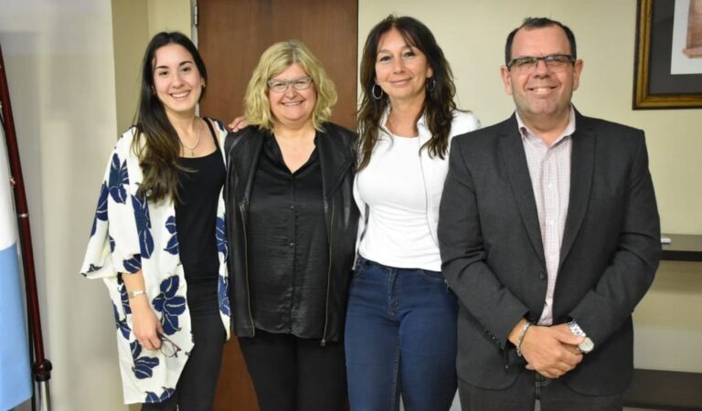 La ministra Balagué recibió a autoridades de Funes. Gentileza: prensa Municipalidad de Funes.