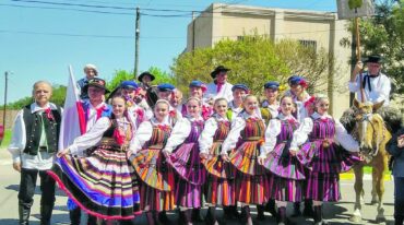 La delegación polaca pasó por Crespo y compartió su cultura.