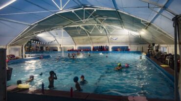 El servicio de gas es quizás la prestación que más ha subido en el último tiempo y afrontar la factura se hizo cuesta arriba para las entidades deportivas que durante el invierno mantuvieron actividades como la natación. Archivo/Marcelo Manera.