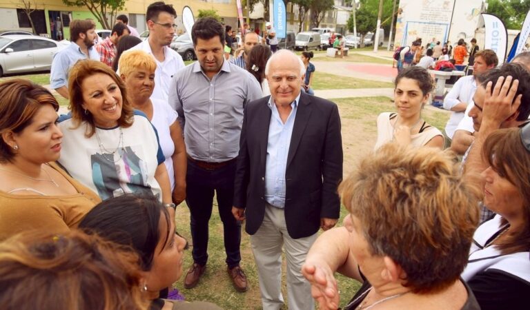 La intendenta y el gobernador recorrieron la zona. Gentileza: prensa Gobierno de Santa Fe.