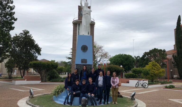 Orgullo de Humboldt. Alumnos de la Escuela N° 681