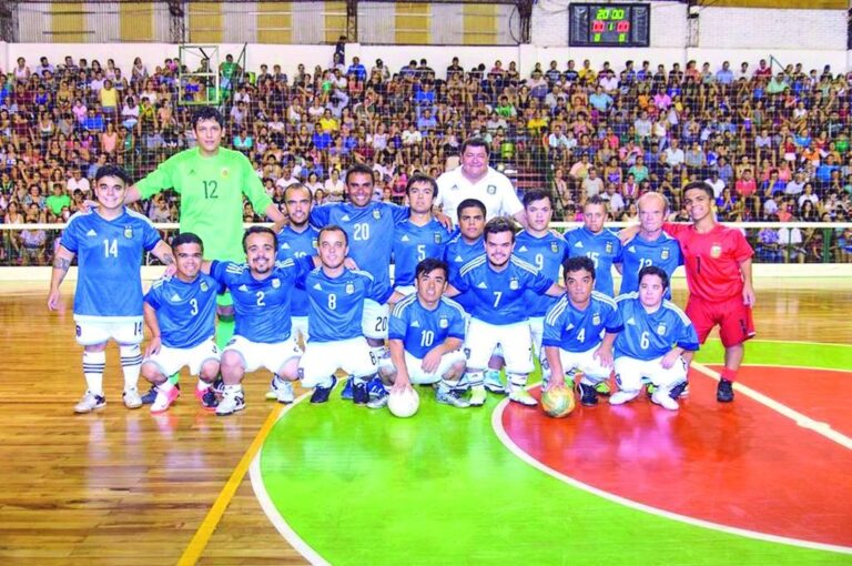 La Selección Argentina Talla Baja tendrá dos paranaenses: Ángel Ielpo (arriba segundo de izquierda a derecha) y Emmanuel Ledesma (arriba cuarto de izquierda a derecha).