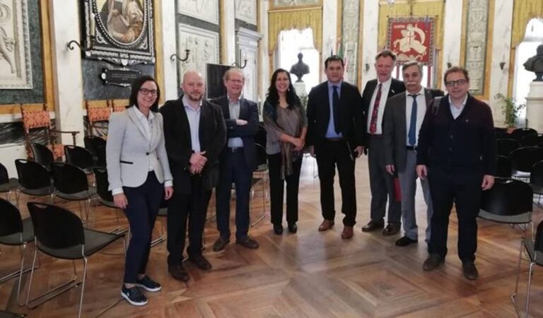 La delegación de Rosario que visitó el gobierno local de Génova. Gentileza.
