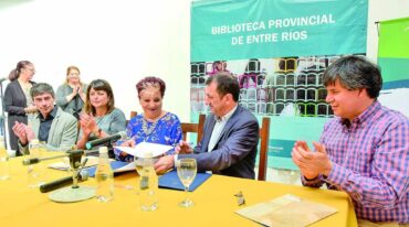 En el acto de firma del convenio estuvieron presentes el secretario General de la Gobernación