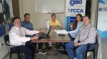 Optimismo. Tras el encuentro se acordó avanzar en el desarrollo del programa CCA para El Trébol. Prensa Fececo