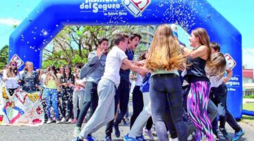 Los estudiantes ganadores del concurso celebraron en el Parque Urquiza