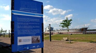 La propuesta consiste en cartelería informativa sobre eventos y lugares destacados y podrá ser recorrido con mucha más información en mano utilizando la aplicación del Ente Turístico. Gentileza: prensa Municipalidad de Rosario.
