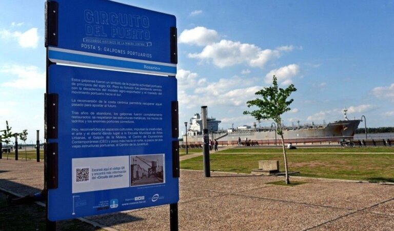 La propuesta consiste en cartelería informativa sobre eventos y lugares destacados y podrá ser recorrido con mucha más información en mano utilizando la aplicación del Ente Turístico. Gentileza: prensa Municipalidad de Rosario.