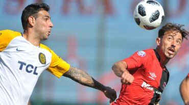 Germán Herrera y Hernán Bernardello disputan la pelota. Gentileza: prensa Copa Argentina.