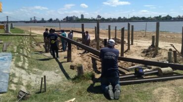 En la Costanera Este se ubicará uno de los balnearios. Las obras empezaron hace unos días. Gentileza: prensa Municipalidad de Santa Fe.