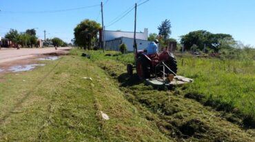 El desmalezado y corte de pasto se realiza en ruta 13