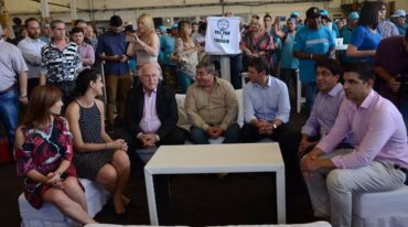 Miguel Lifschitz fue parte del agasajo a trabajadores recolectores el miércoles pasado en las instalaciones del Sumar. Gentileza.