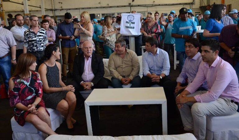 Miguel Lifschitz fue parte del agasajo a trabajadores recolectores el miércoles pasado en las instalaciones del Sumar. Gentileza.