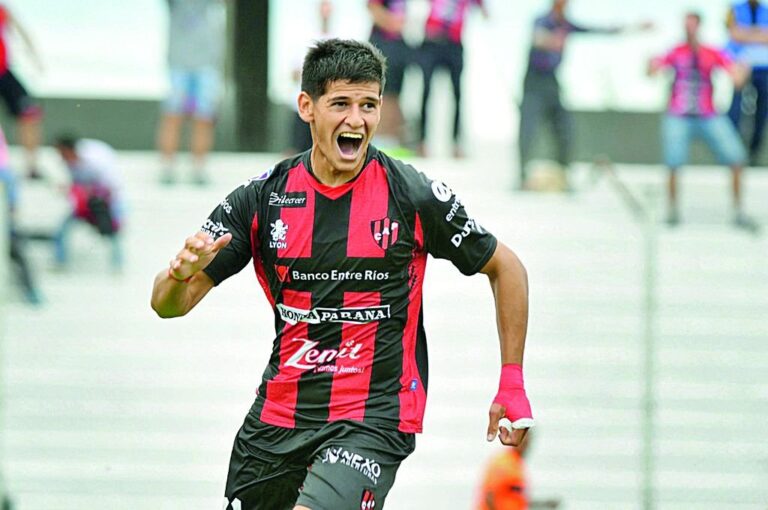 La boca llena de gol. Facundo Barceló lleva cuatro y ya lo comparan con su compatriota Sebastián Ribas.