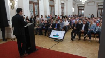 Autoridades provinciales y legisladores participaron del acto de presentación del programa 'Iluminá tu provincia'. Guillermo Di Salvatore.