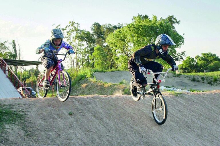 Con la ayuda de máquinas y personal municipal