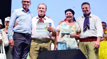 Los ganadores del concurso del pollo al disco fueron Mónica Pfeiffer