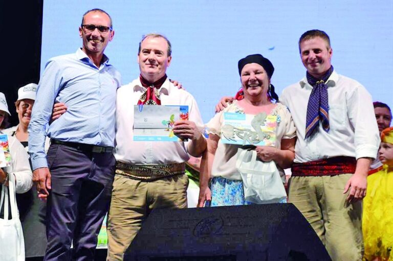 Los ganadores del concurso del pollo al disco fueron Mónica Pfeiffer