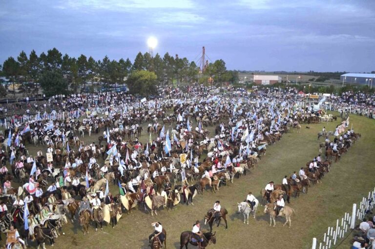 La tradicional Fiesta Provincial del Caballo que cada enero convoca a miles de turistas. Diario El Argentino