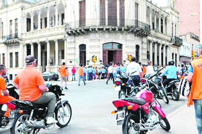 La Caja reclama que sean remunerativos unos adicionales que la intendencia extendió a trabajadores municipales de Paraná.