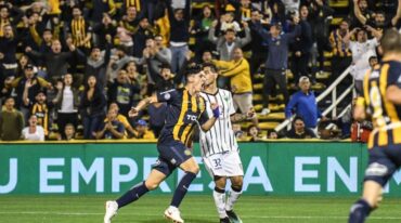 Alfonso Parot festeja su gol