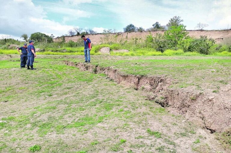 'La arcilla se está expandiendo y se está yendo hacia el río