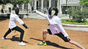 Dos de los alumnos del Club Social 'tiran' un ataque