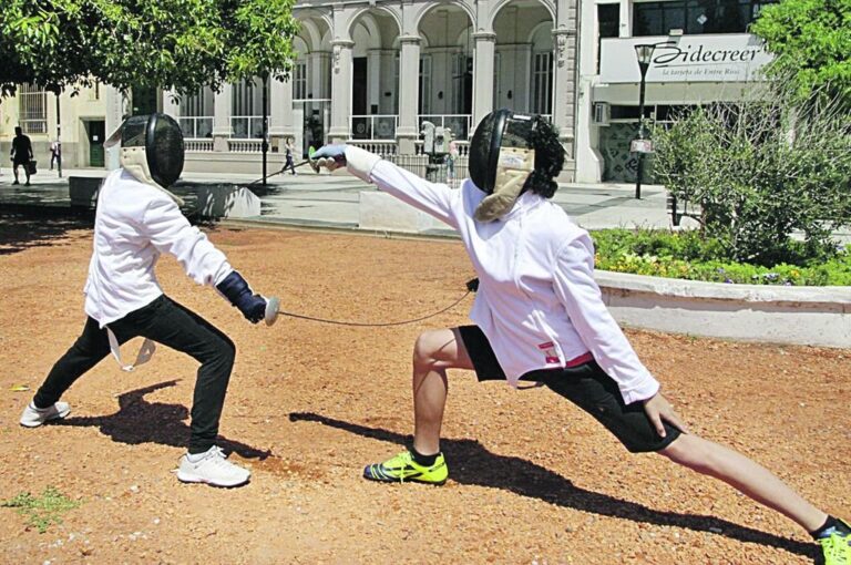 Dos de los alumnos del Club Social 'tiran' un ataque