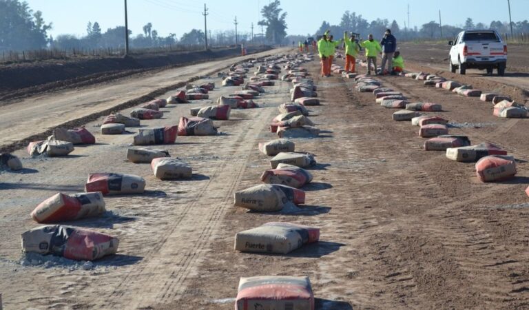 Los trabajos de construcción de nuevos pavimentos se extienden a lo largo de 7