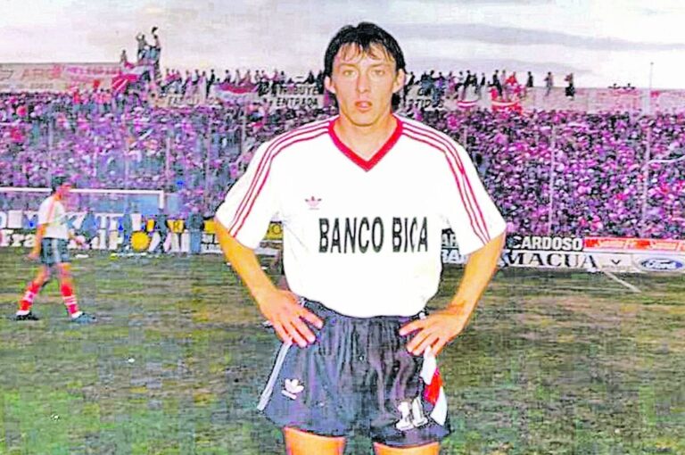 Con la camiseta de Unión