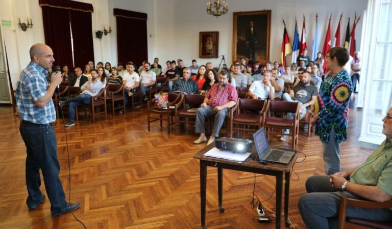 Se presentó la puesta en marcha de una nueva solución que permitirá dar inicio a la tramitación online como modalidad única de ingreso de expedientes de construcción. Gentileza: prensa Municipalidad de Esperanza.