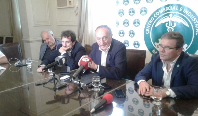 Jornada. Junto a directivos locales