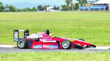 El piloto paranaense no quedó conforme con el subcampeonato obtenido con su auto rojo de la Formula Renault 2.0.