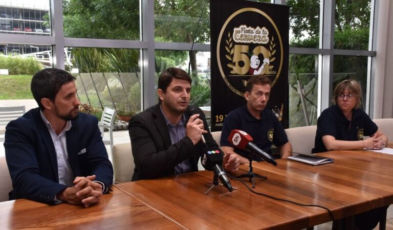 Autoridades. De la conferencia formaron parte el director provincial de Turismo de la Región Centro Norte