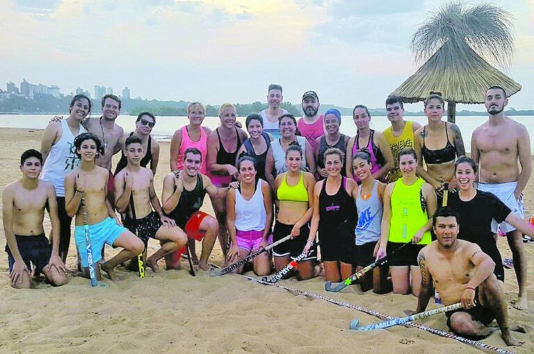 Jóvenes y adultos de ambos sexos se divierten en las playas del balneario Thompson los martes y viernes desde comienzos de este mes. Gentileza Gonzalo Longo