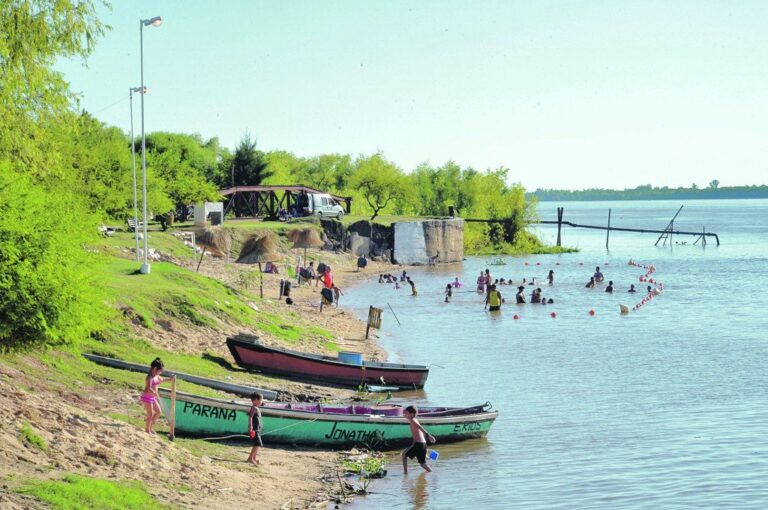 El balneario de Bajada Grande está a orillas de una zona de bastante correntada y muchos no respetan el boyado. Gustavo Cabral