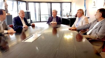 Los dos gobernadores reafirmaron el compromiso para que los gasoductos que construye Córdoba abastezcan con gas natural a localidades de Santa Fe cercanas a la provincia vecina. Gentileza: prensa Gobierno de Santa Fe.