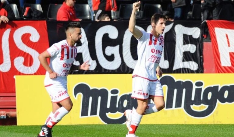 El goleador rojiblanco viajaría a Atenas en las próximas horas. Archivo.