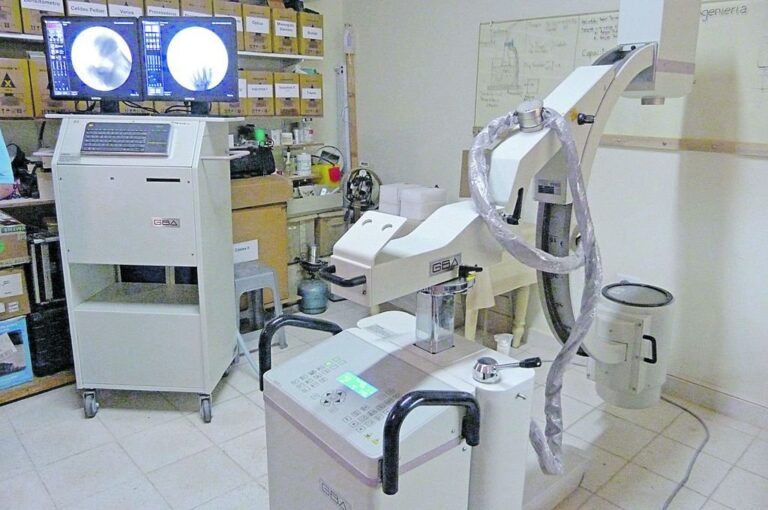 El equipo se compone de dos monitores LCD