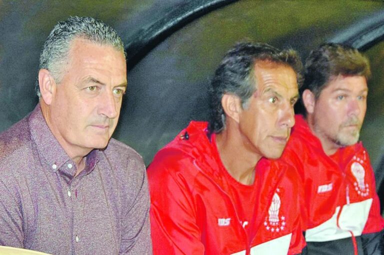 El entrerriano Carlos González lleva 20 años trabajando en el cuerpo técnico de Gustavo Alfaro