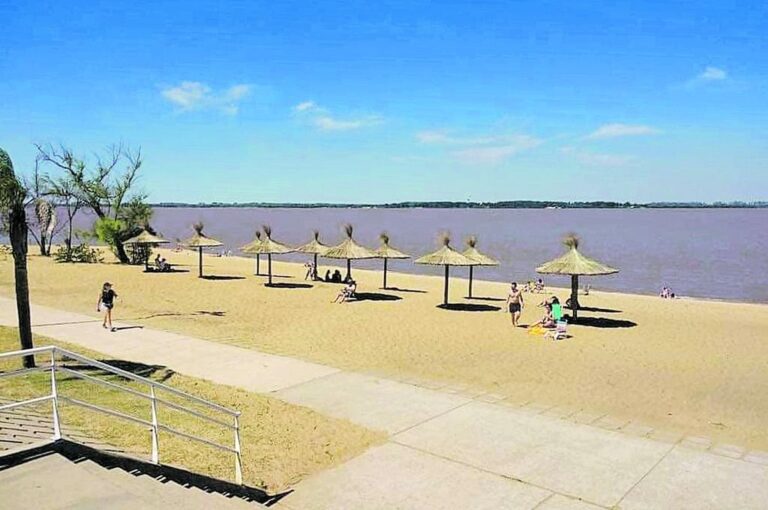 La Isla del Puerto ofrece playas accesibles para todas las personas.