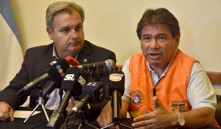 Farías y Escajadillo en Casa de Gobierno explicando la situación e informando que el fenómeno Niño tendrá aún varias semanas. Luis Cetraro.