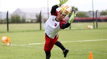 Arribó al Parque Independencia desde Vélez y en poco tiempo le ganó el puesto a Nelson Ibáñez y se transformó en un futbolista indiscutido del elenco titular rojinegro. Gentileza: prensa Newell's Old Boys.